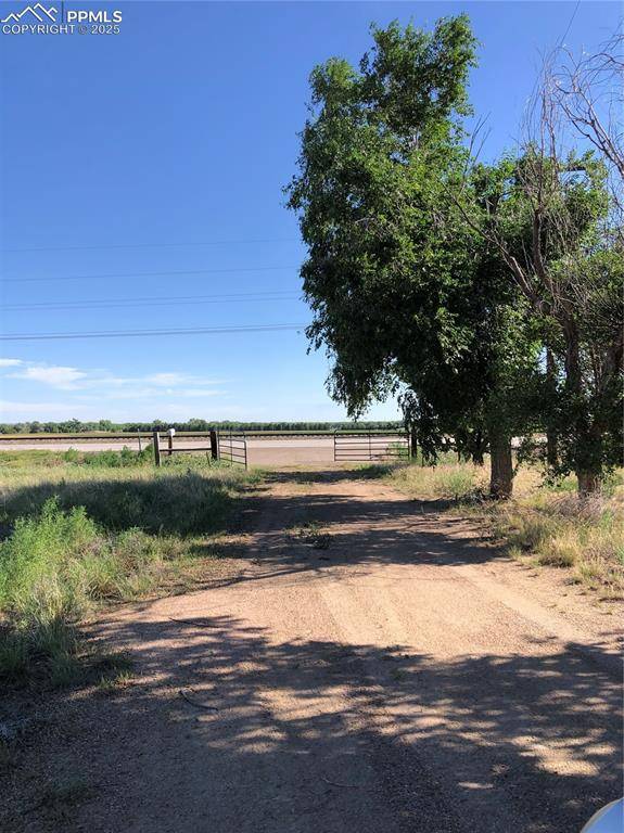 Manzanola, CO 81058,9138 Highway 50
