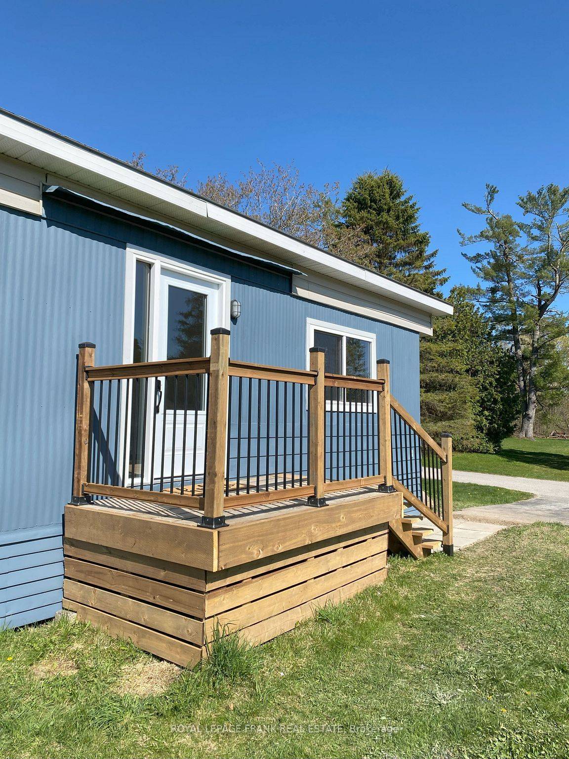 Oro-medonte, ON L3V 6H1,8 Bensley DR