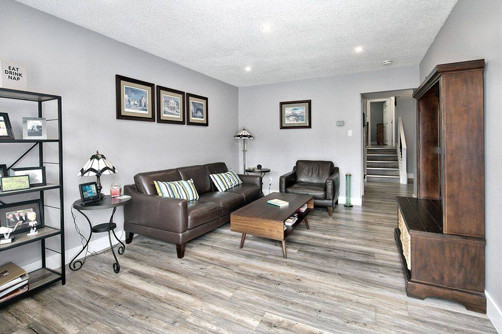 Collingwood, ON L9Y 4P2,20 Leslie DR