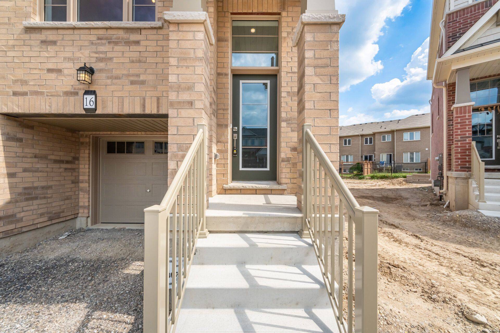 Brantford, ON N3T 0Y3,389 Conklin RD #16