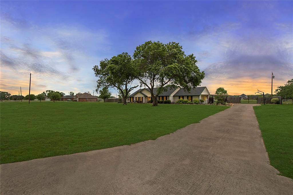 13699 Hollow Creek Drive, Forney, TX 75126