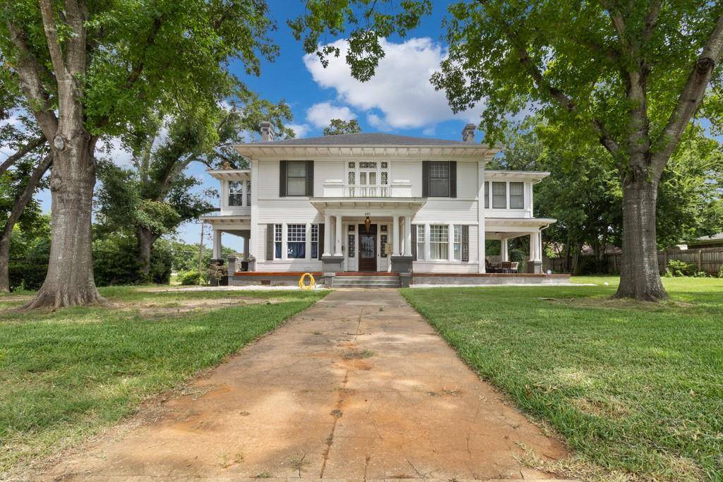 Palestine, TX 75801,405 E Neches Street