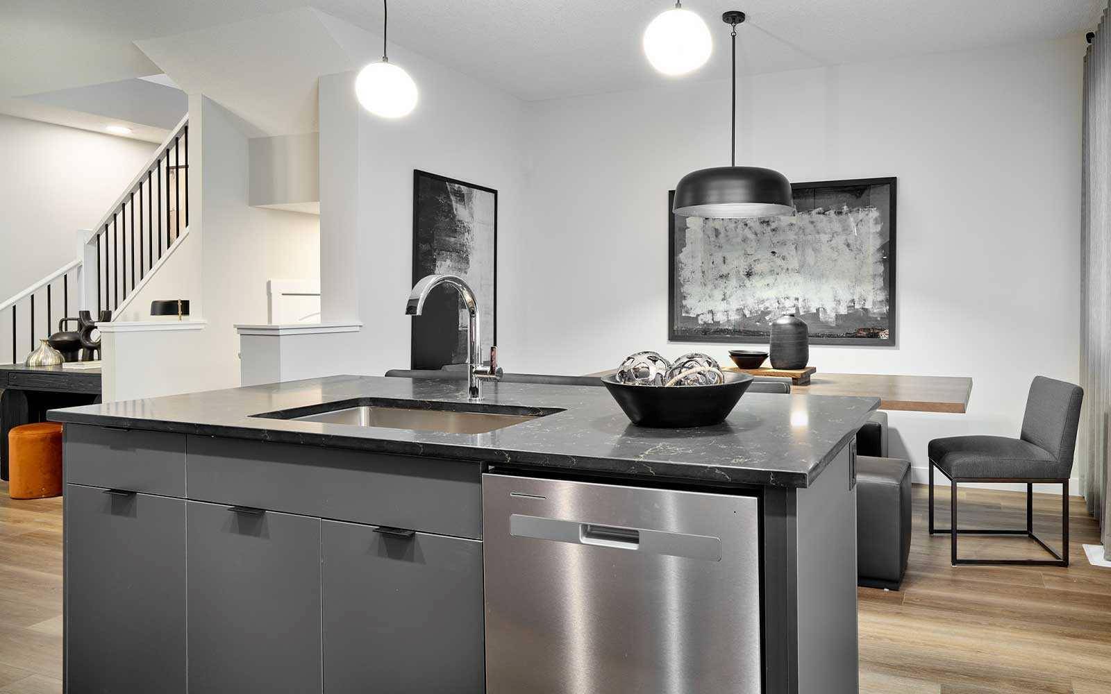 Calgary, AB T3P 2L2,47 Herron WALK NE