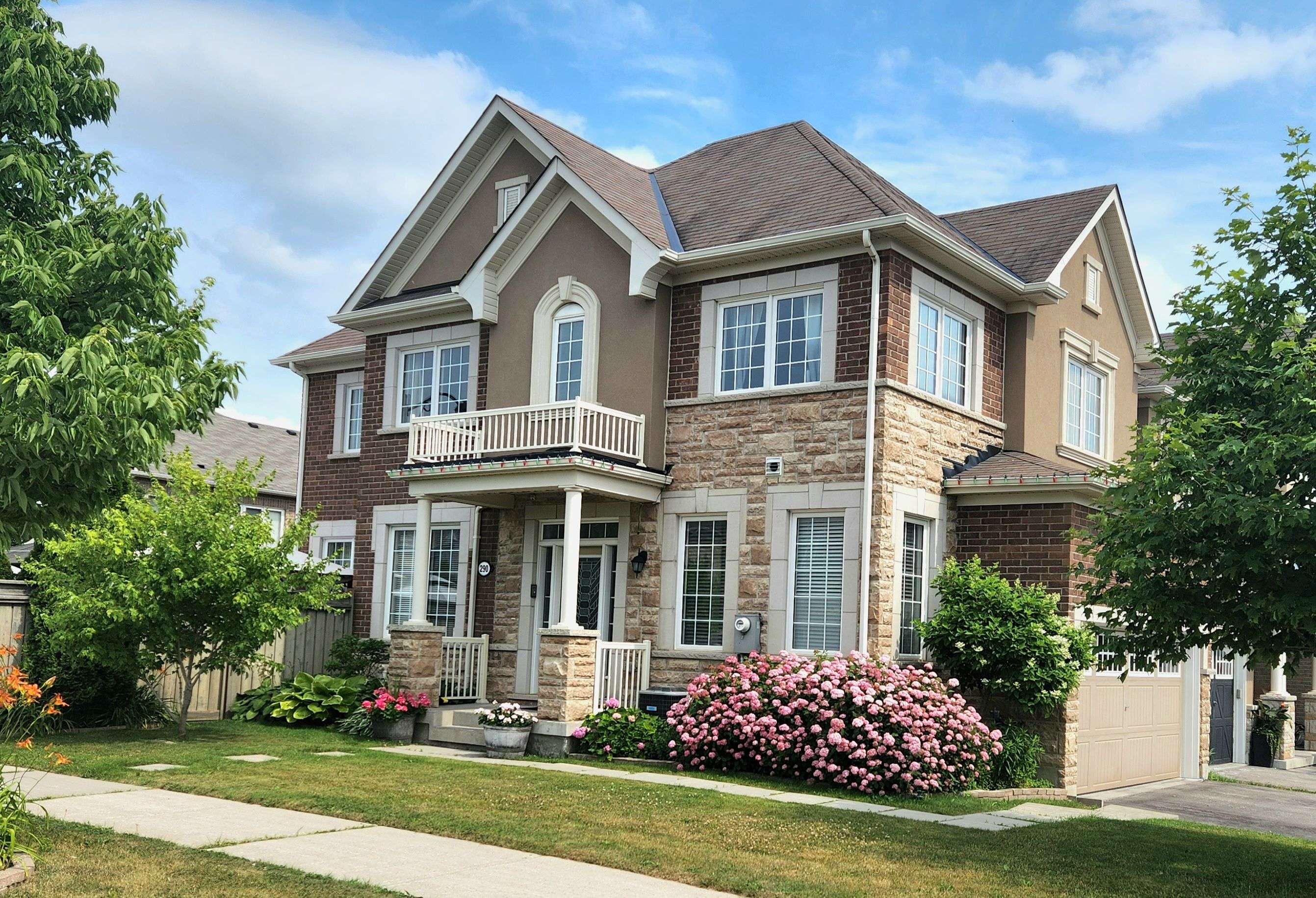 Aurora, ON L4G 0T4,290 Thomas Phillips DR