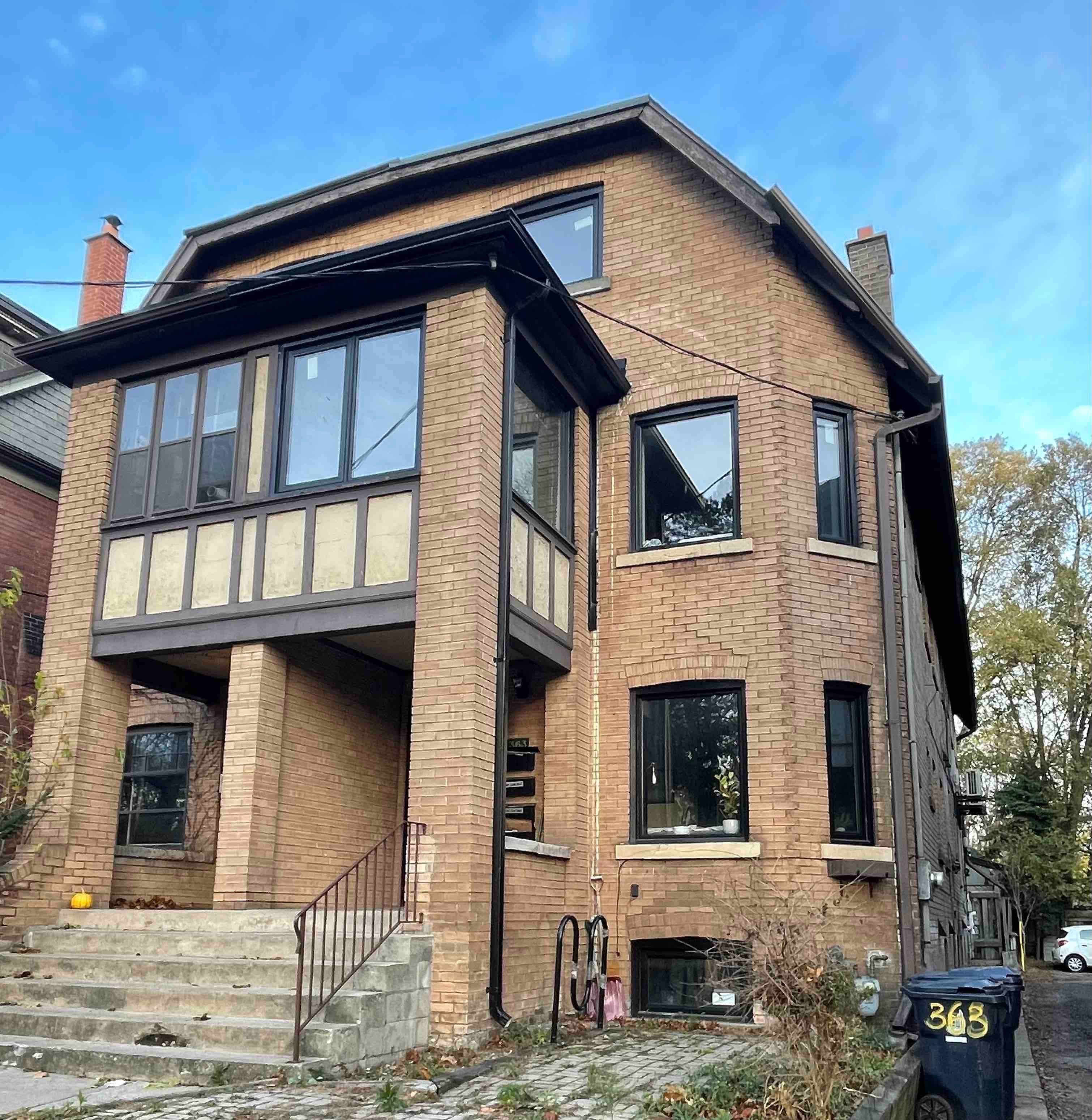 Toronto W01, ON M6R 2Z5,363 Parkside DR #3