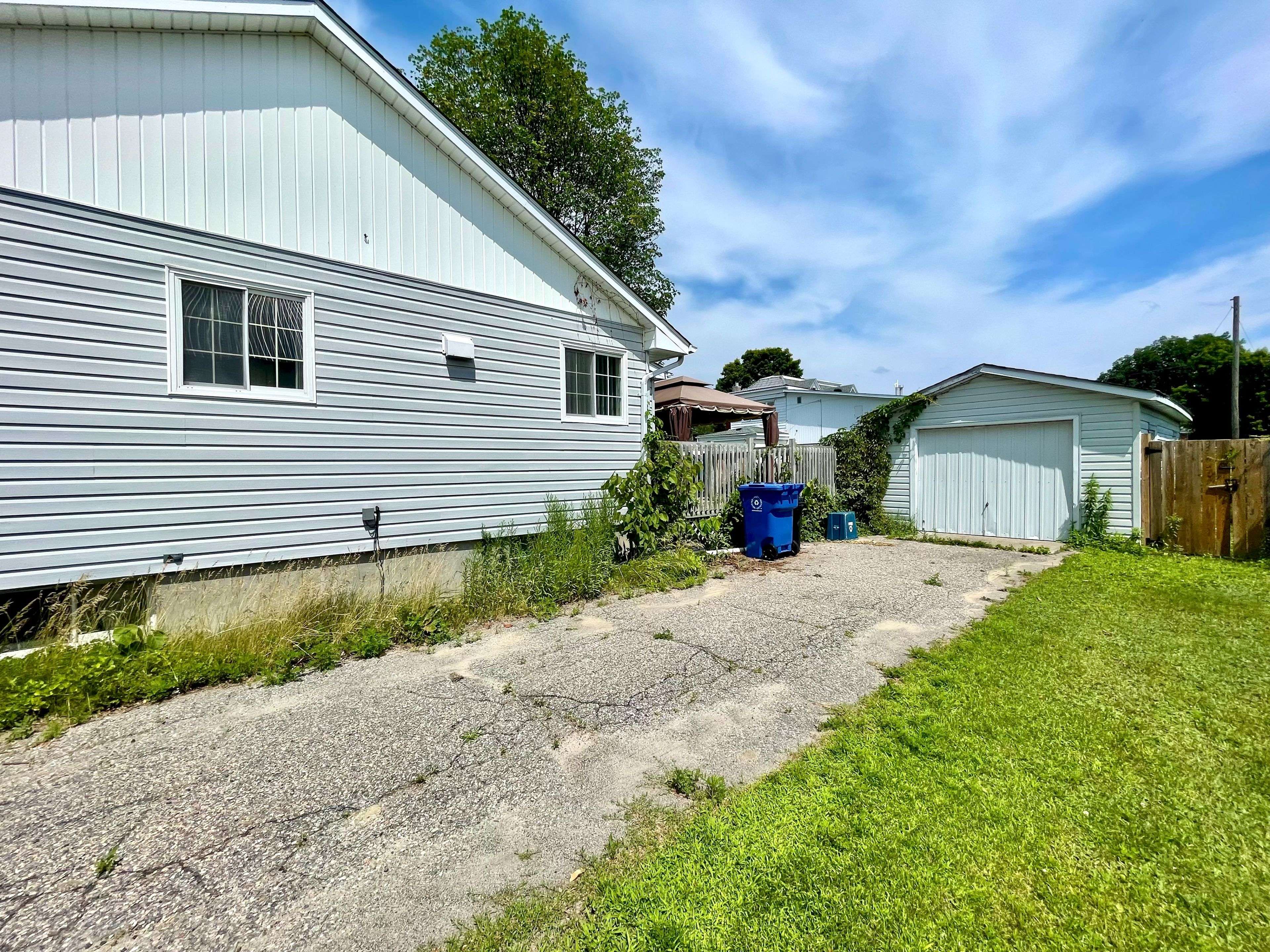 West Nipissing, ON P2B 1S4,124 Holditch ST