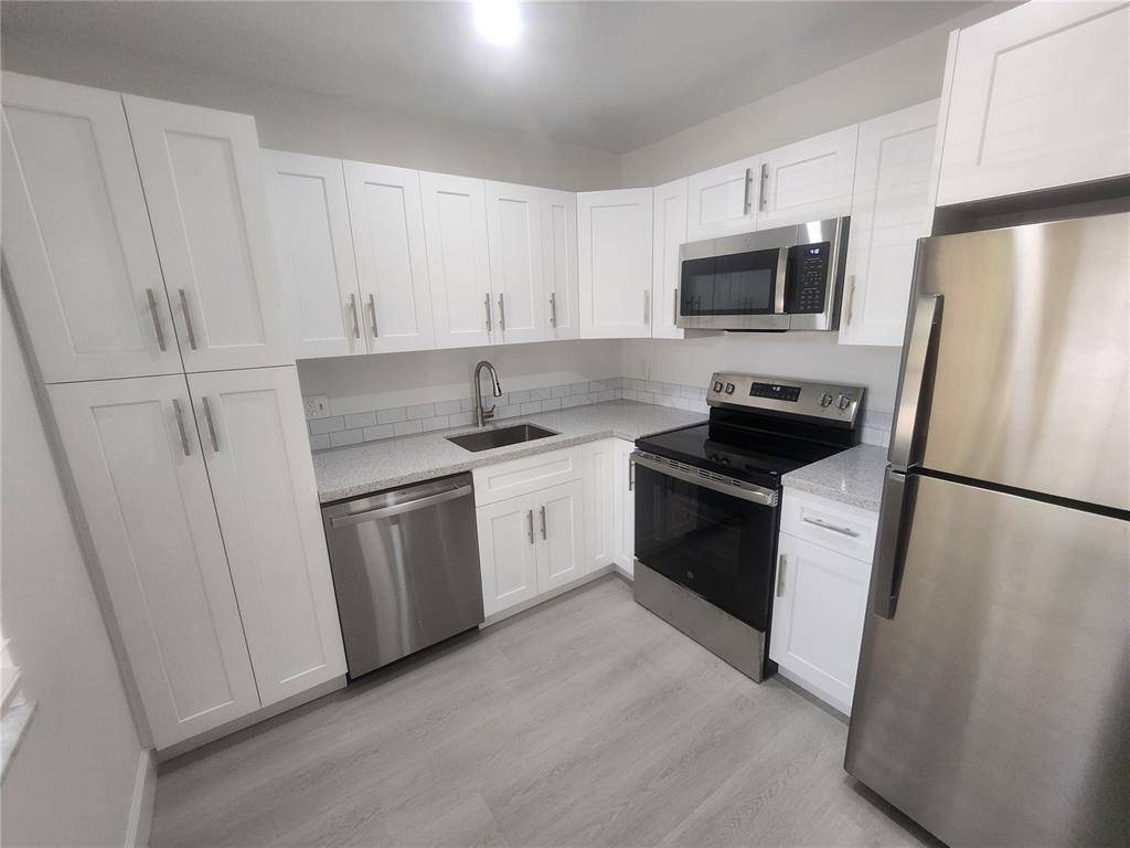 Pompano Beach, FL 33060,138 S Cypress Road #217