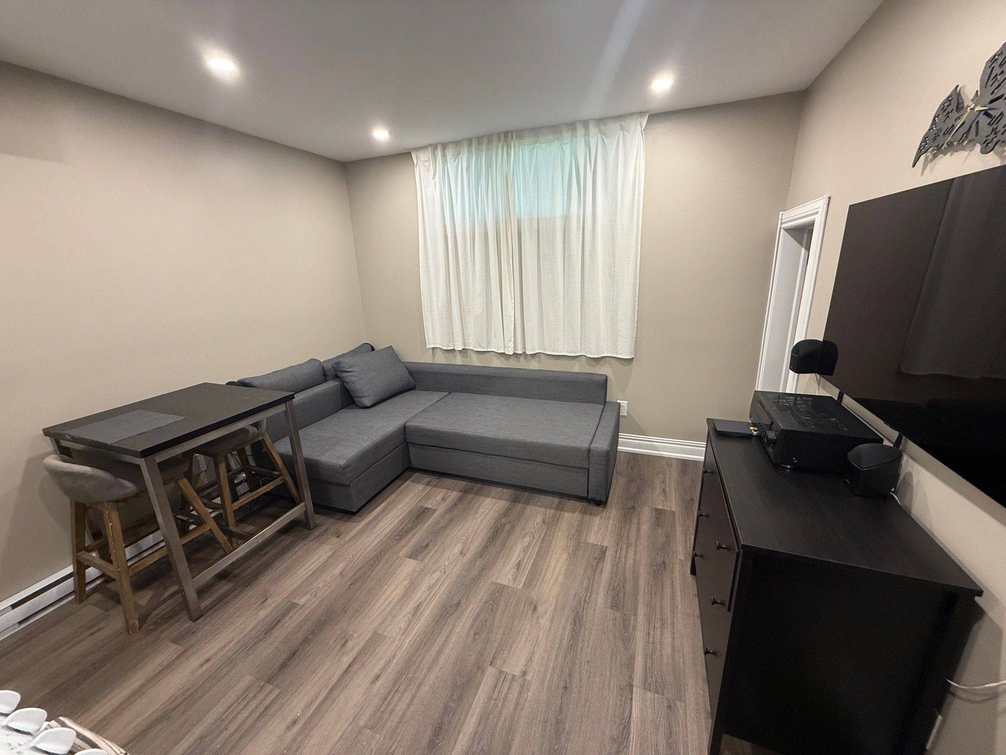 Richmond Hill, ON L4C 4E5,69 Benson AVE #7