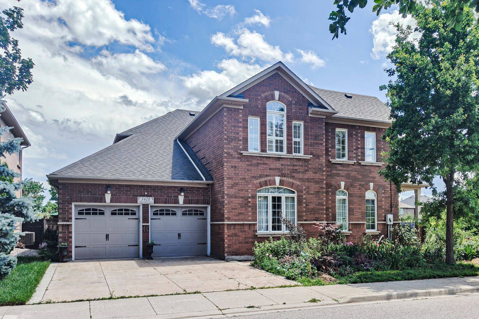 Burlington, ON L7L 6Z4,5420 Valleyhigh DR