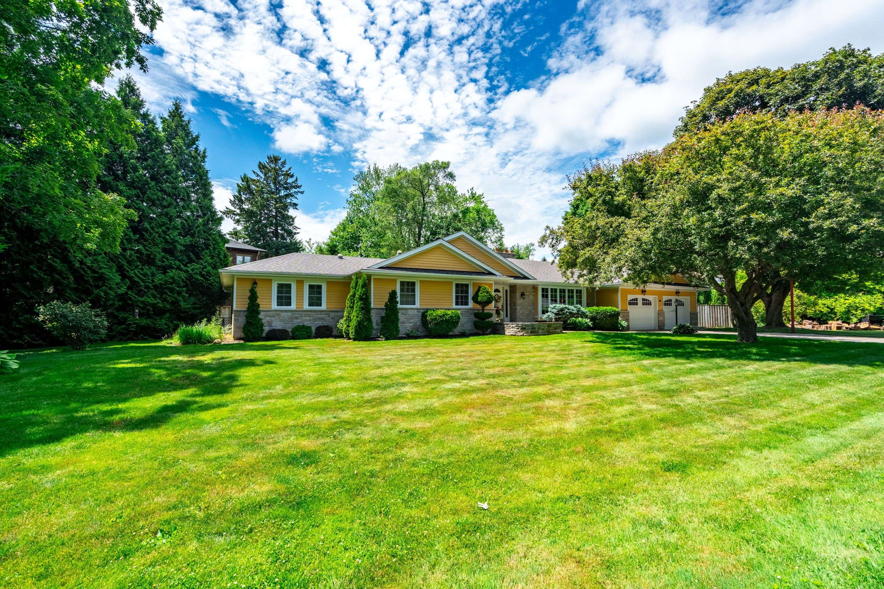 Hamilton, ON L9G 1H2,98 Hadley DR