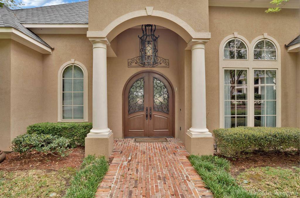 Shreveport, LA 71106,907 Woodland View Circle