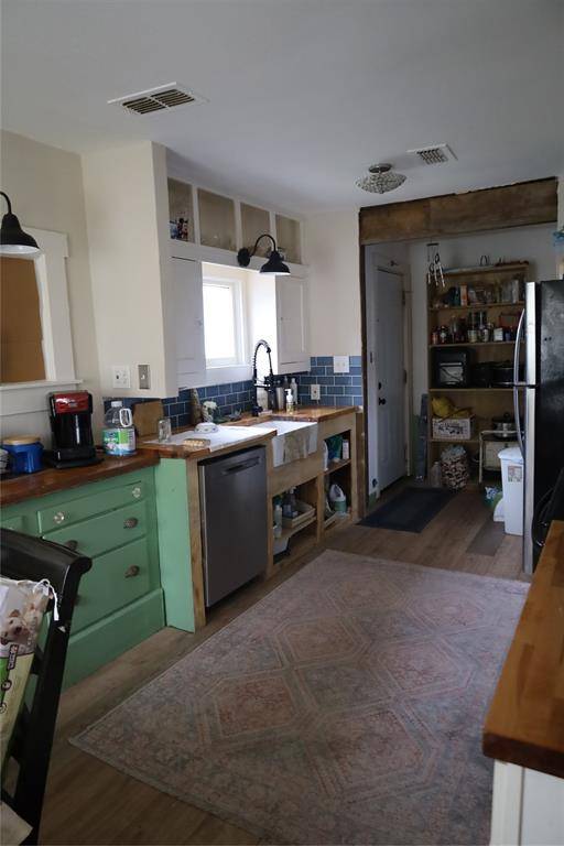 Cleburne, TX 76033,806 W Chambers Street