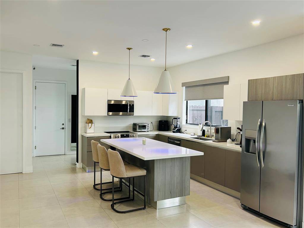 Fort Lauderdale, FL 33315,310 SW 9th St #1