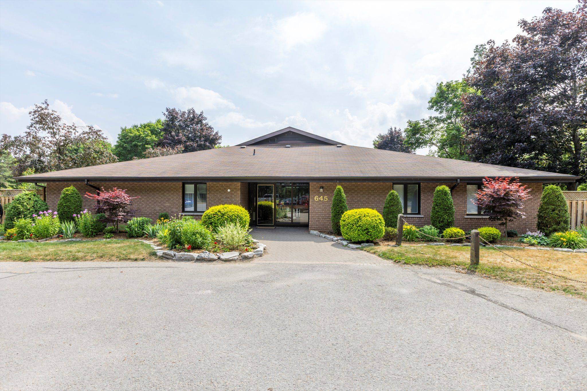 Peterborough East, ON K9H 7L5,645 Whitaker ST #8