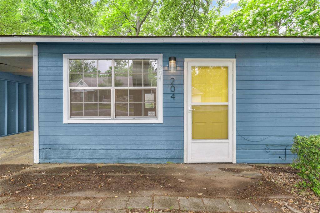 Lindale, TX 75771,204 Half Street