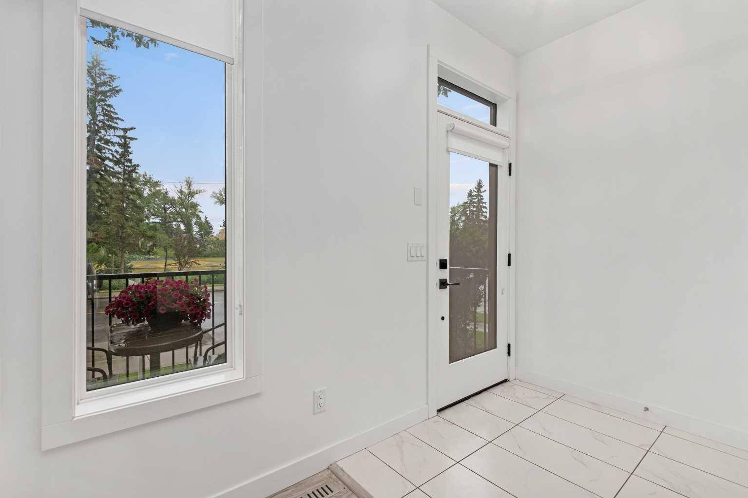 Calgary, AB T2M 1G7,1523 20 AVE NW #2