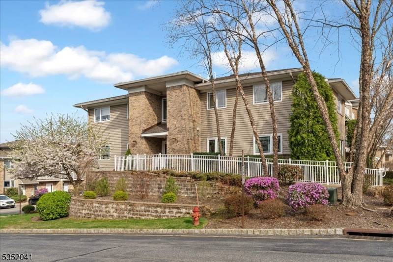 Kinnelon Boro, NJ 07405,8 Wilshire Ter #8