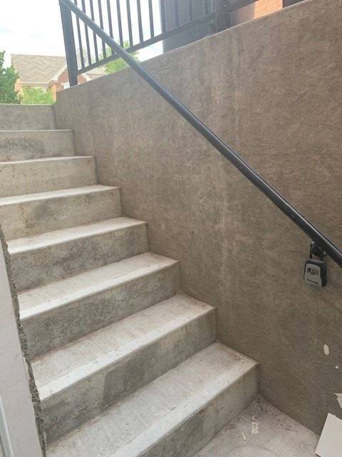 Mississauga, ON L5M 0L3,5099 Nestling BASEMENT GRV