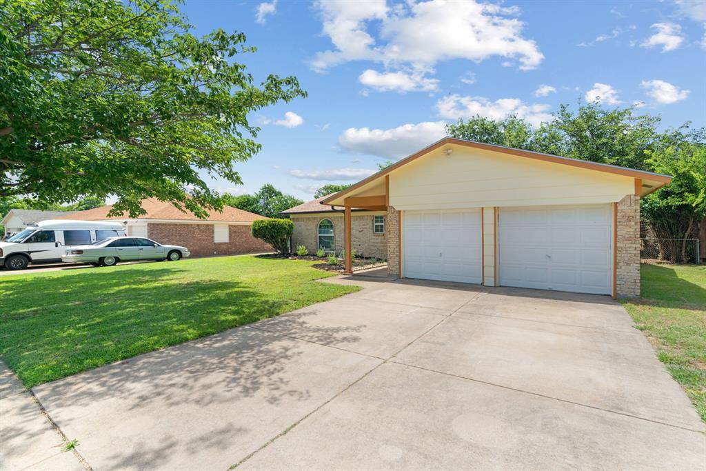 Crowley, TX 76036,220 E Cunningham Avenue