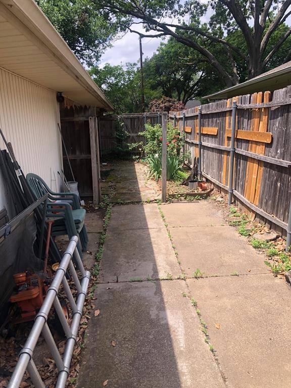 Dallas, TX 75229,10427 Carry Back Place