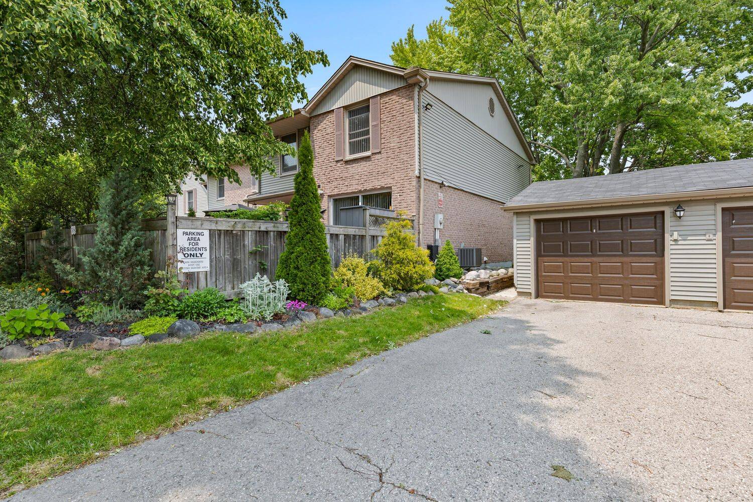 London South, ON N6J 3N7,38 Berkshire CT