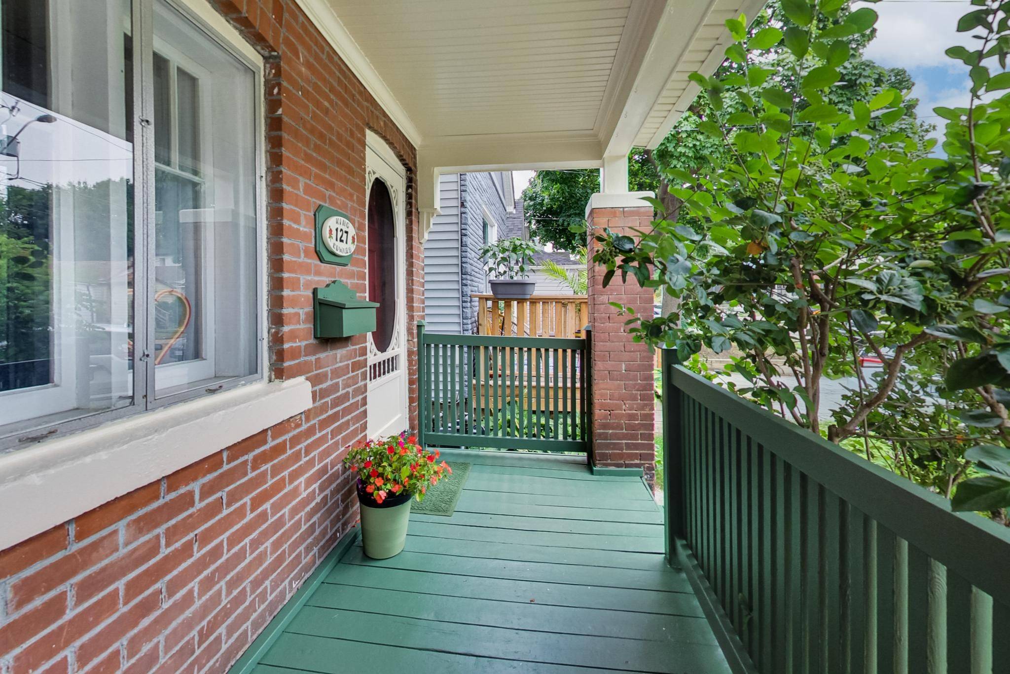 Toronto E03, ON M4C 5J7,127 King Edward AVE