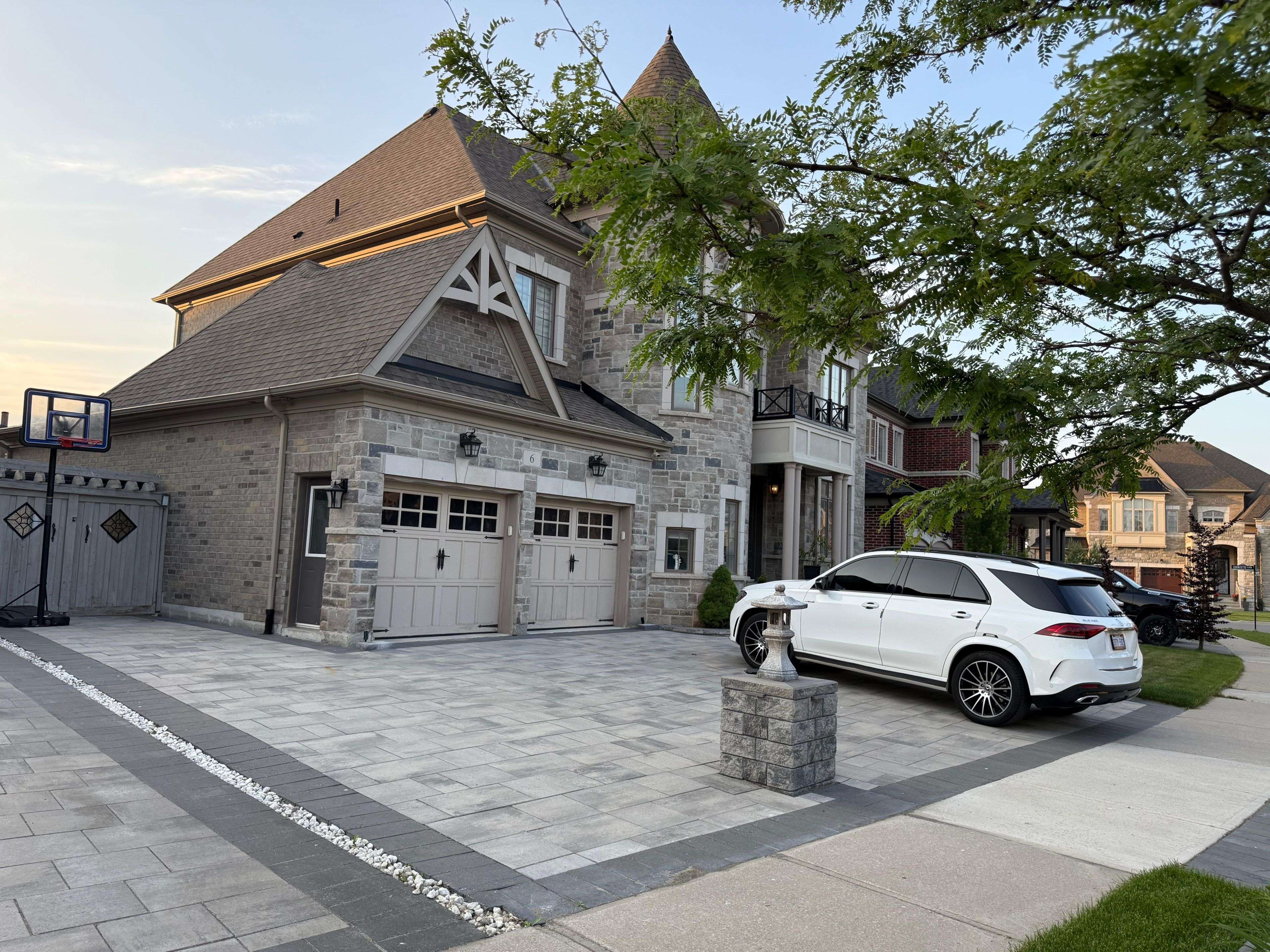 Brampton, ON L6P 0V2,6 MUGO PINE ST #Legal Basement