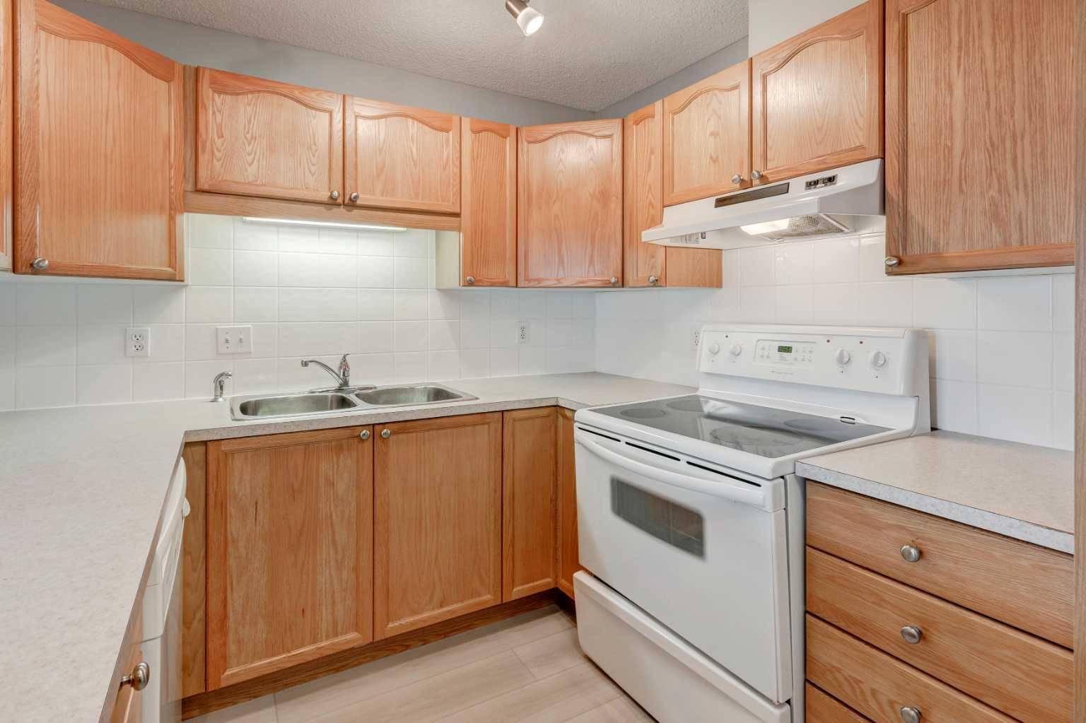Calgary, AB T3G5T2,928 Arbour Lake RD NW #1108
