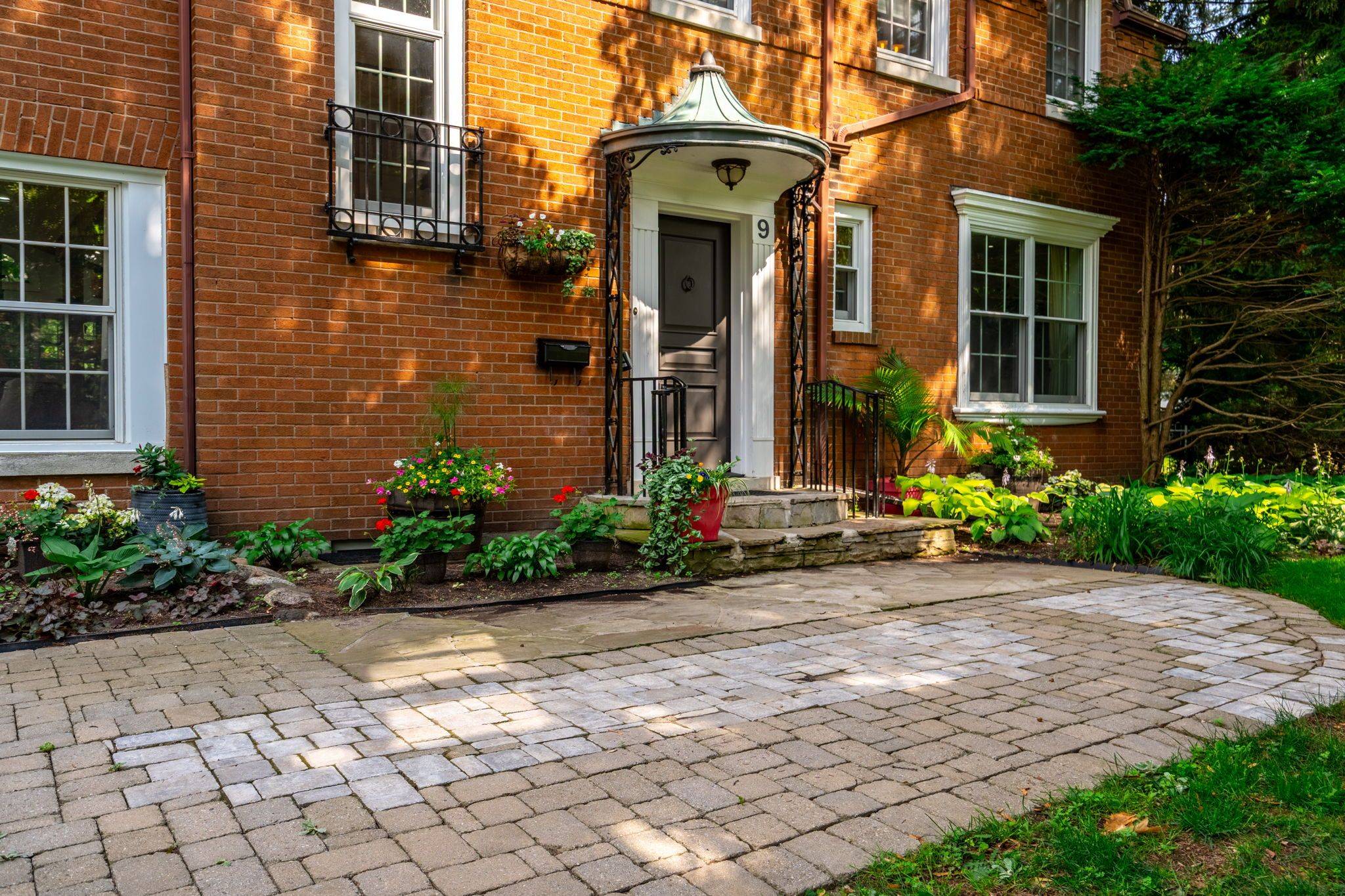 Cambridge, ON N1S 2T2,9 Lansdowne RD S