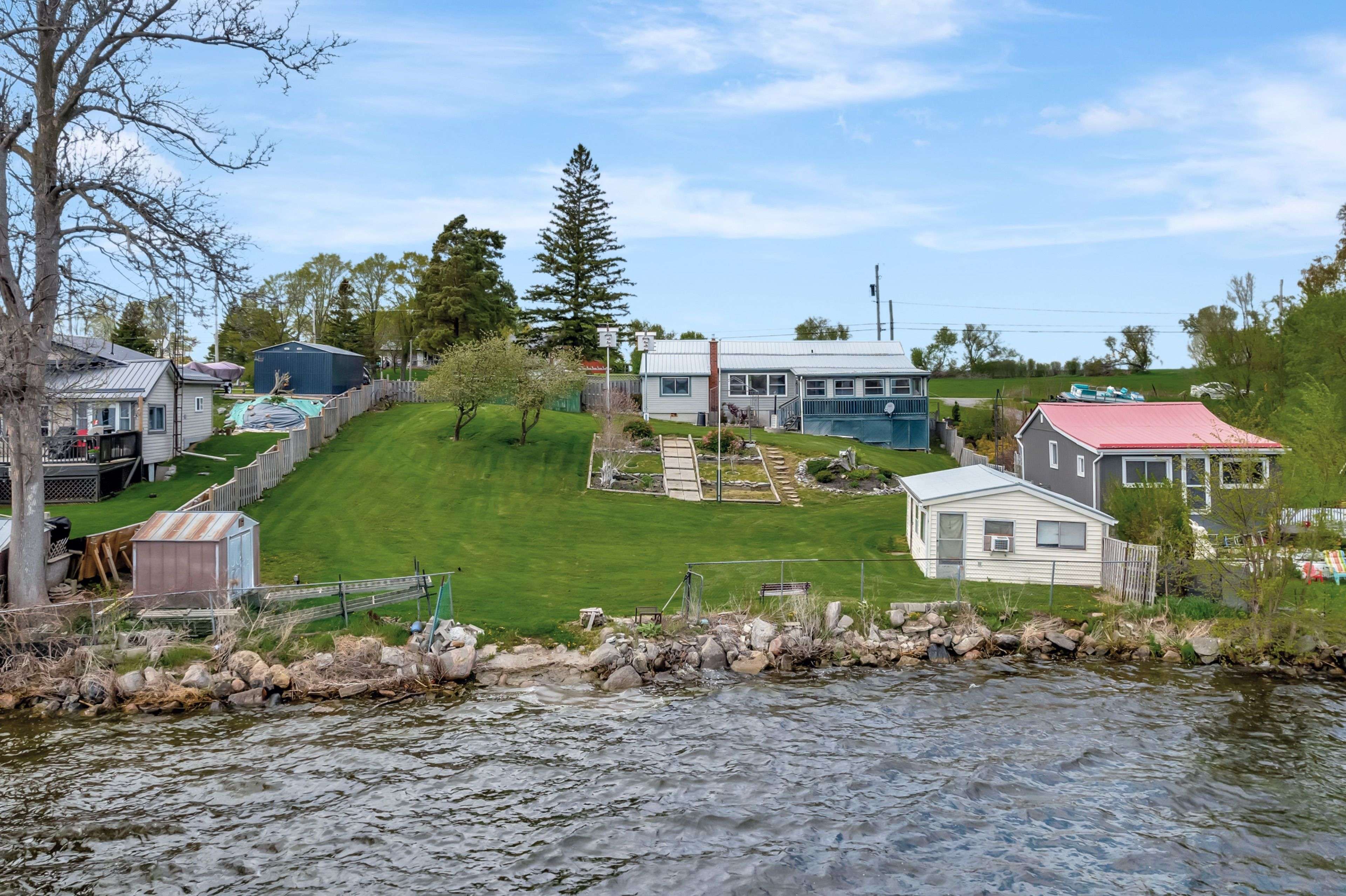Prince Edward County, ON K0K 1T0,1083 Lakeside DR