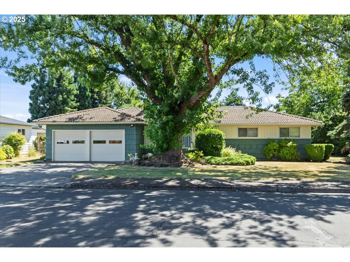 Salem, OR 97301,734 NE VINYARD AVE
