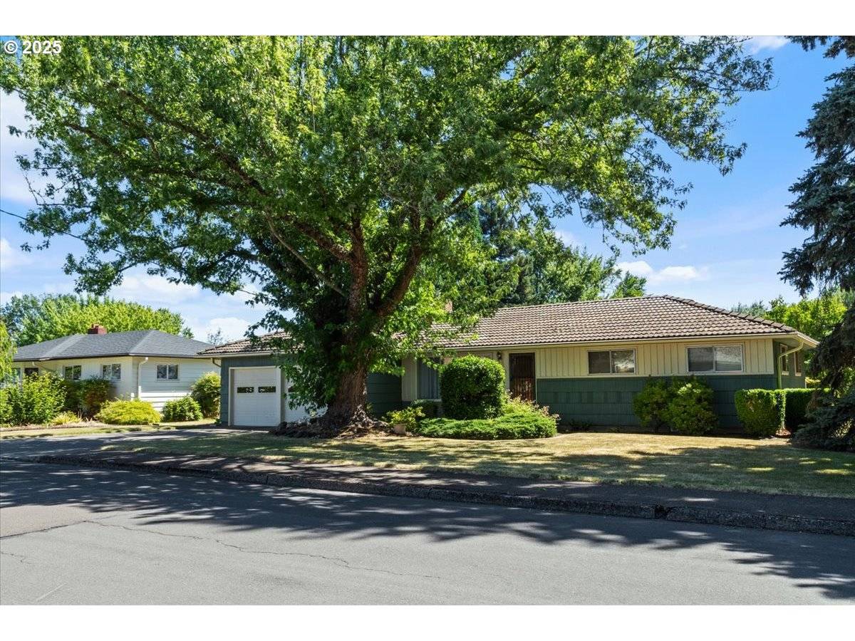 Salem, OR 97301,734 NE VINYARD AVE