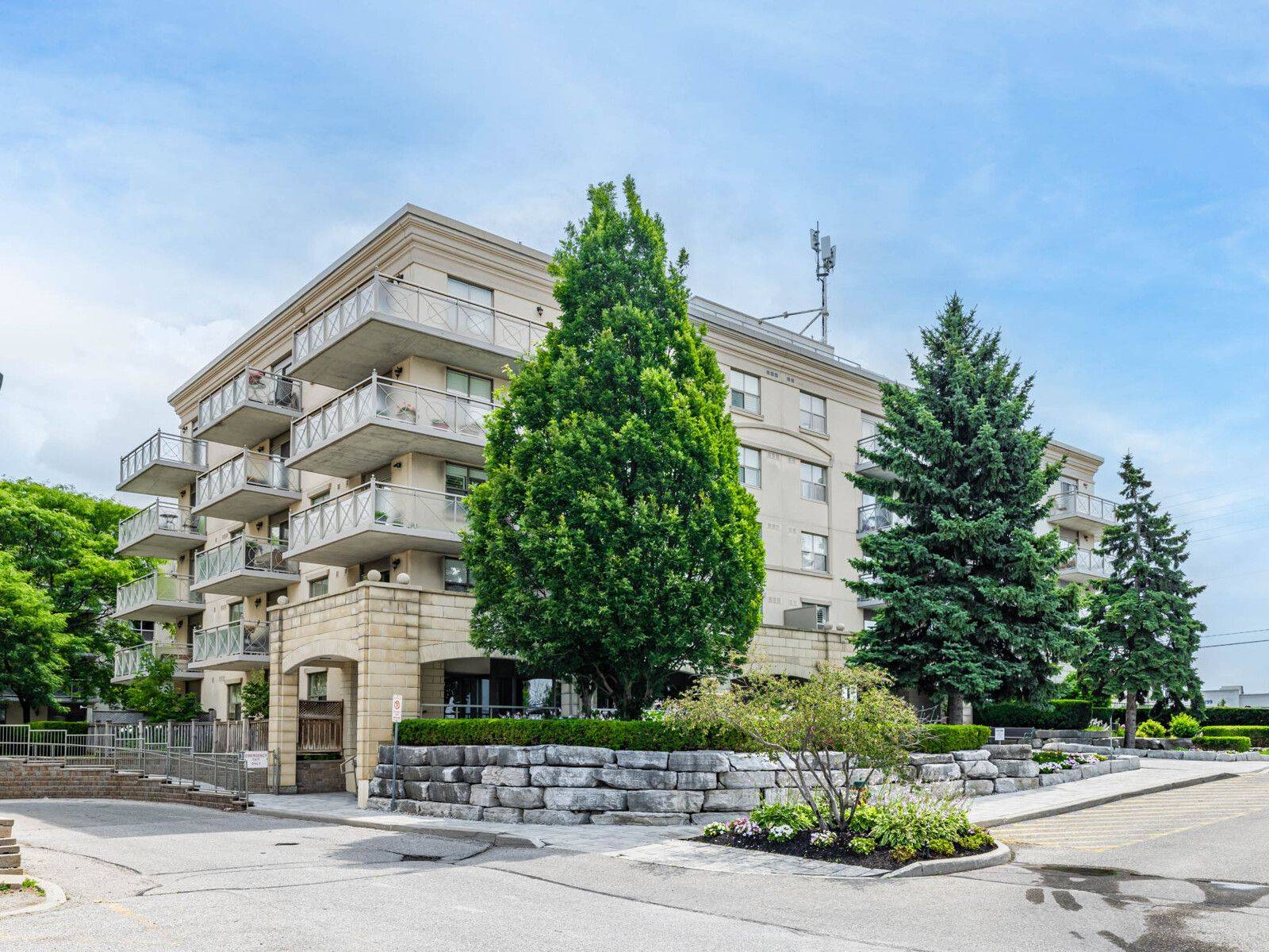 Vaughan, ON L4K 5N7,2500 Rutherford RD #301