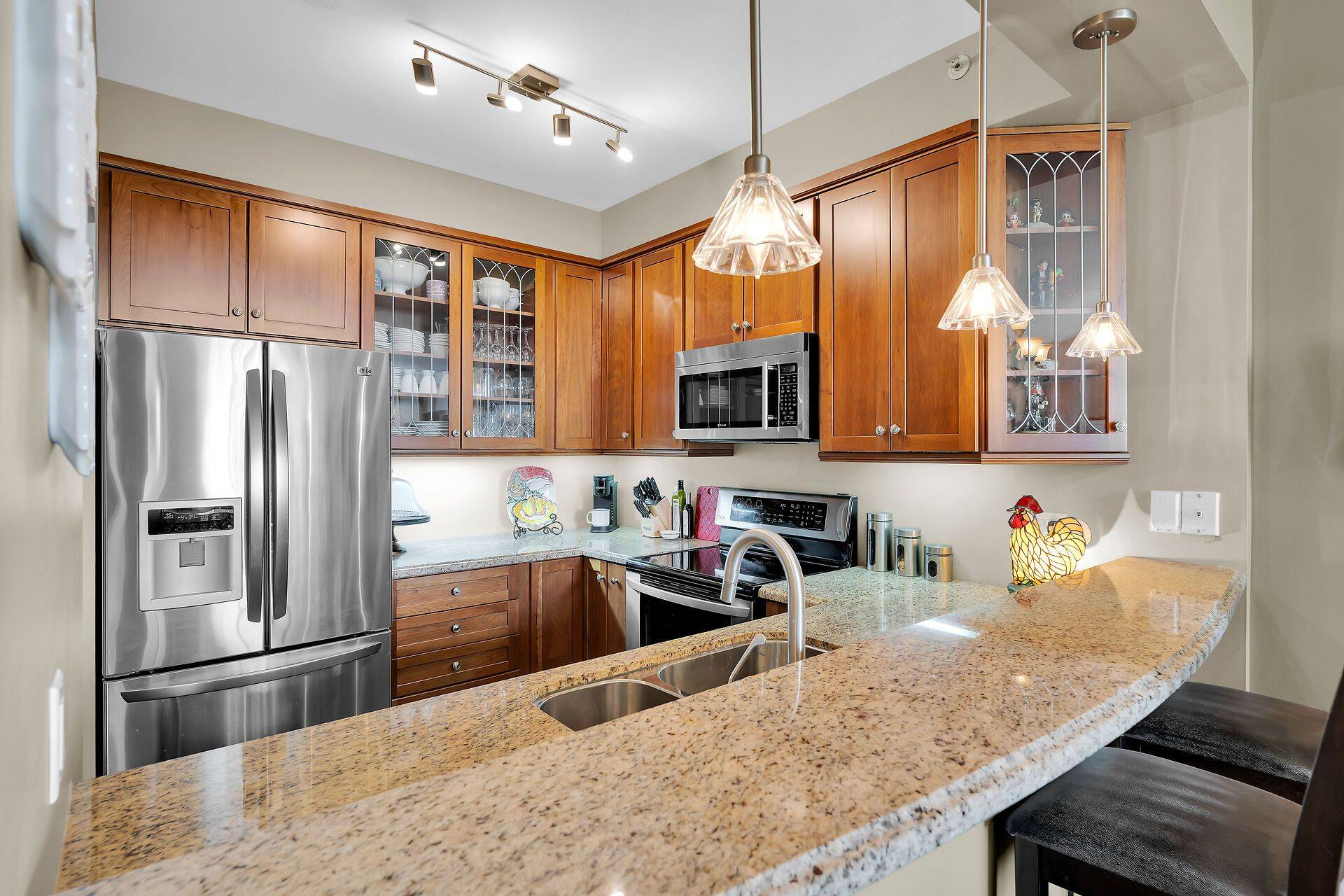 Hamilton, ON L8B 1A9,262 Dundas ST E #403