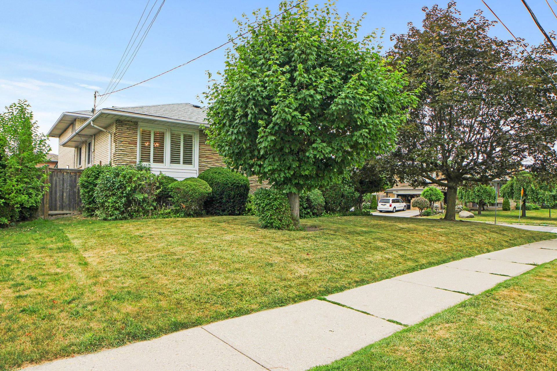 Toronto W04, ON M6A 1L5,63 Sparrow AVE