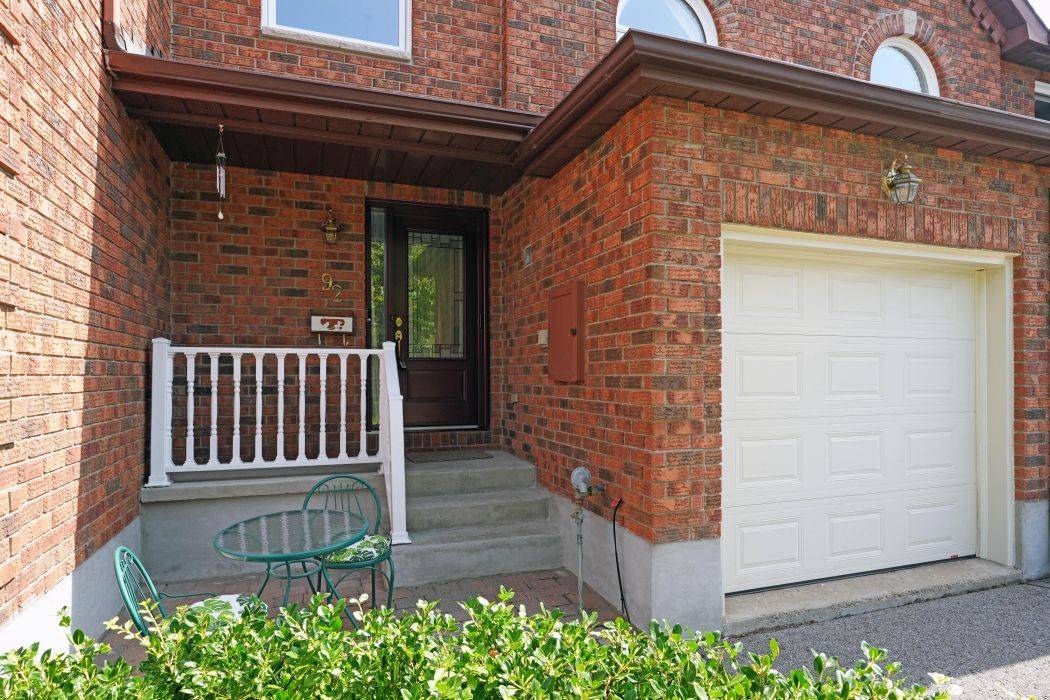 Kanata, ON K2M 1Y5,92 Waterton CRES