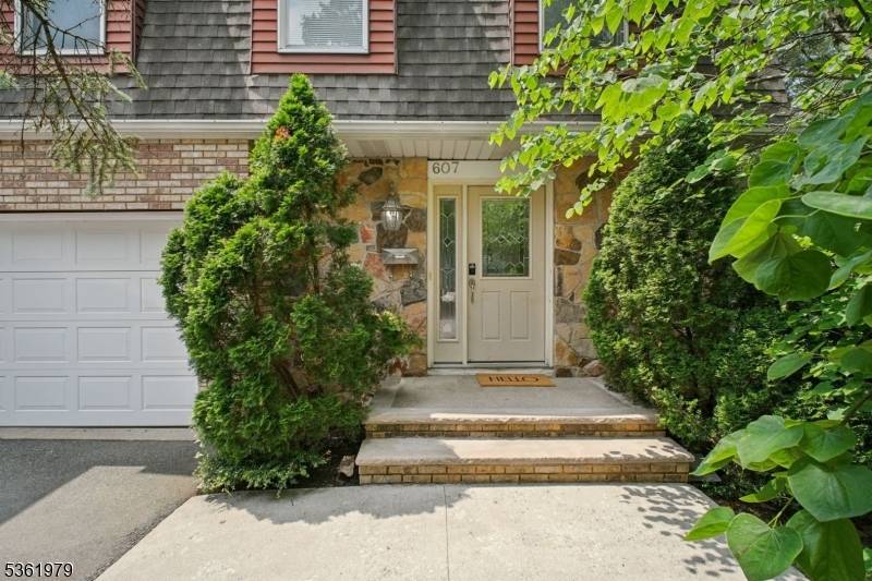 Clifton City, NJ 07013,607 Grove St