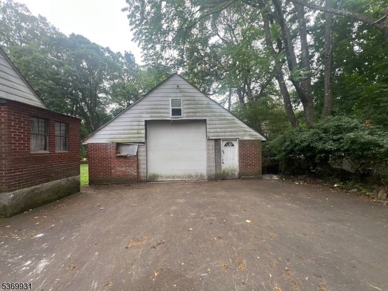Oakland Boro, NJ 07417,37 Roth Ave