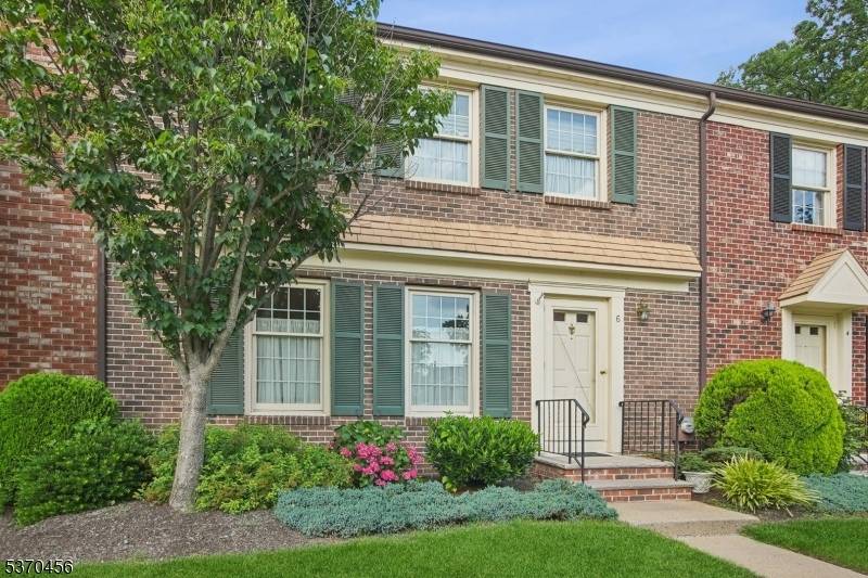 Westfield Town, NJ 07090,6 Cowperthwaite Sq