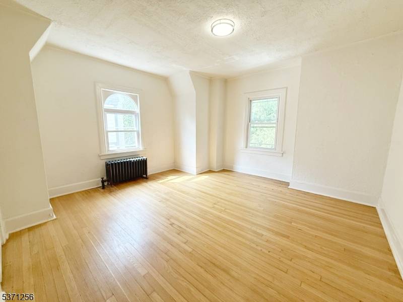Ridgewood Village, NJ 07450,166 Washington Pl #2