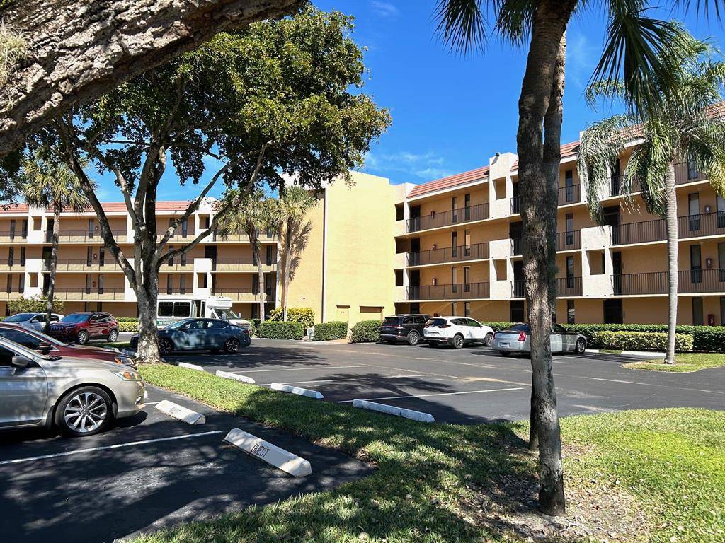 Margate, FL 33063,6515 Coral Lake Dr #203