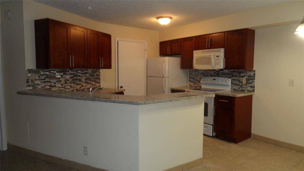 Sunrise, FL 33322,9999 Summerbreeze Dr #1007