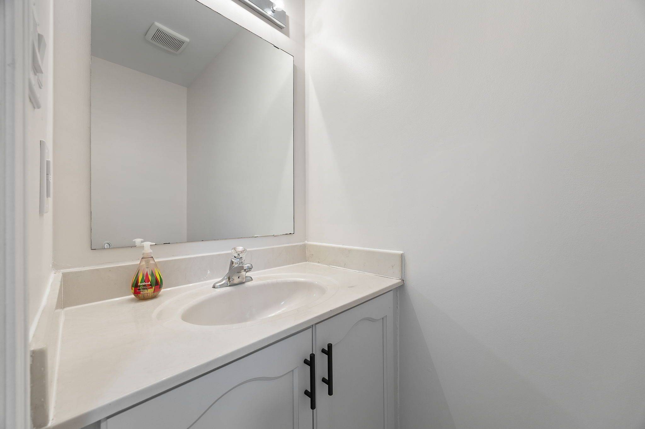 Brampton, ON L6Y 5B4,35 Malta AVE #30