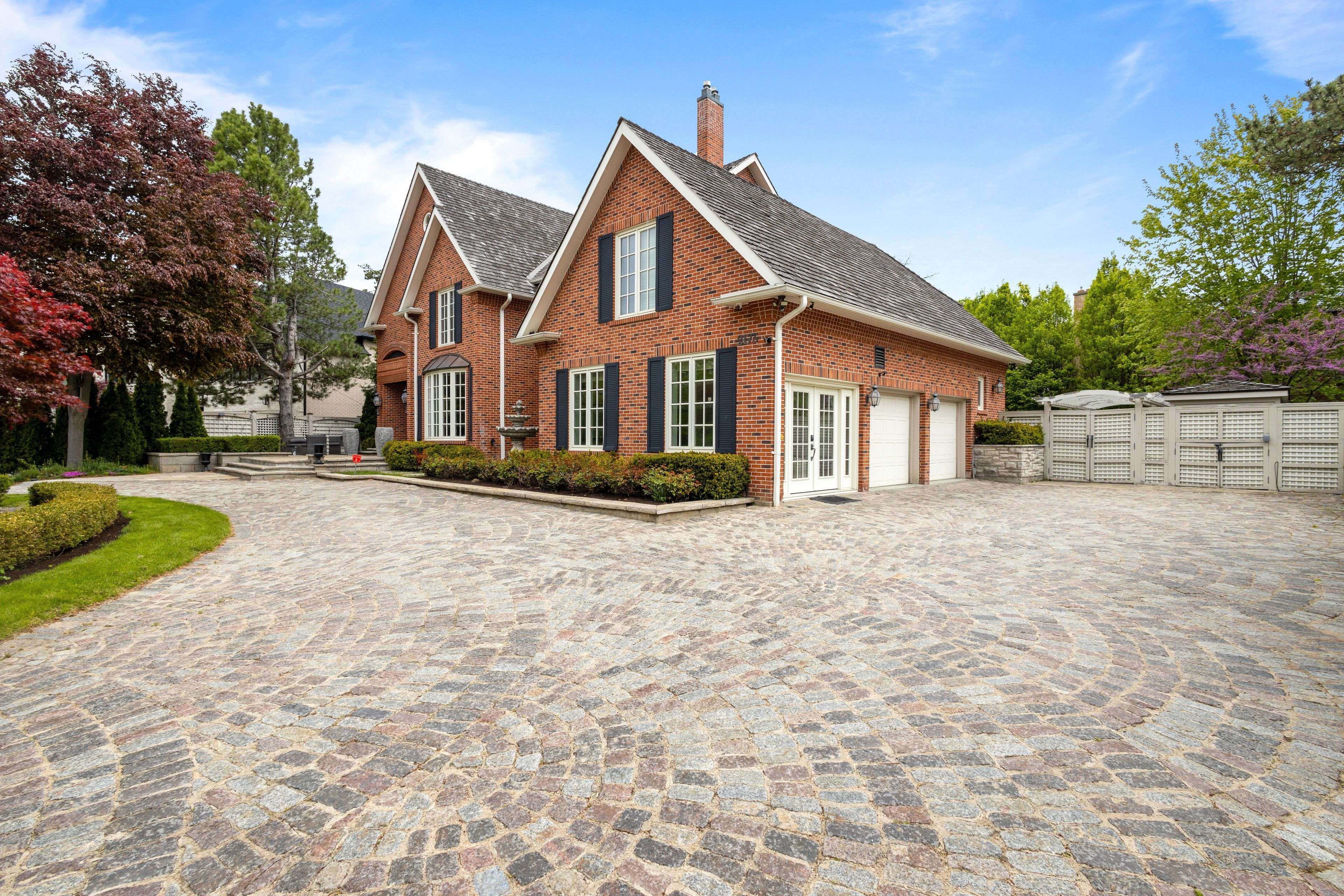 Mississauga, ON L5H 3X6,2173 Shawanaga TRL