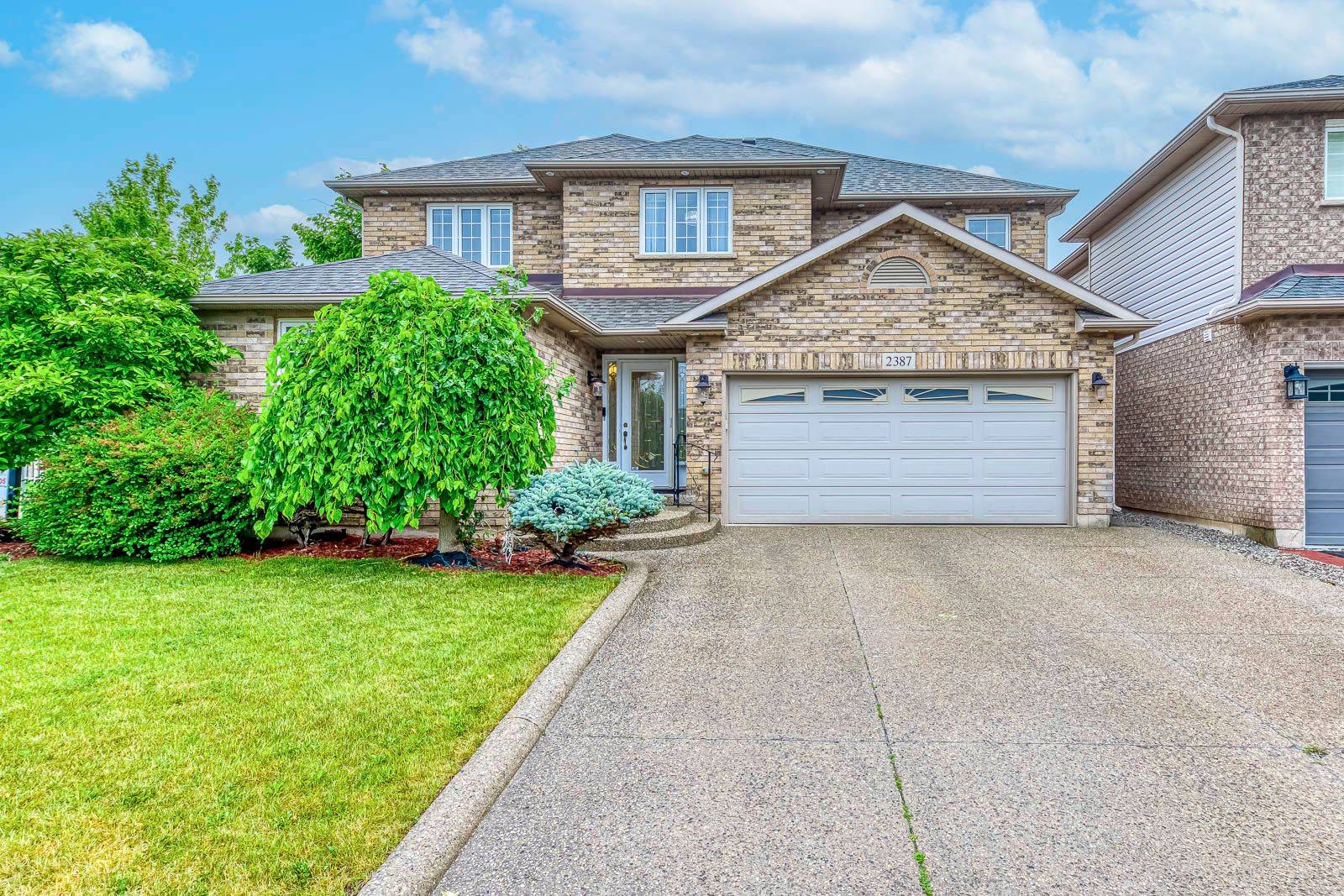 Burlington, ON L7L 6N8,2387 Heslop ST