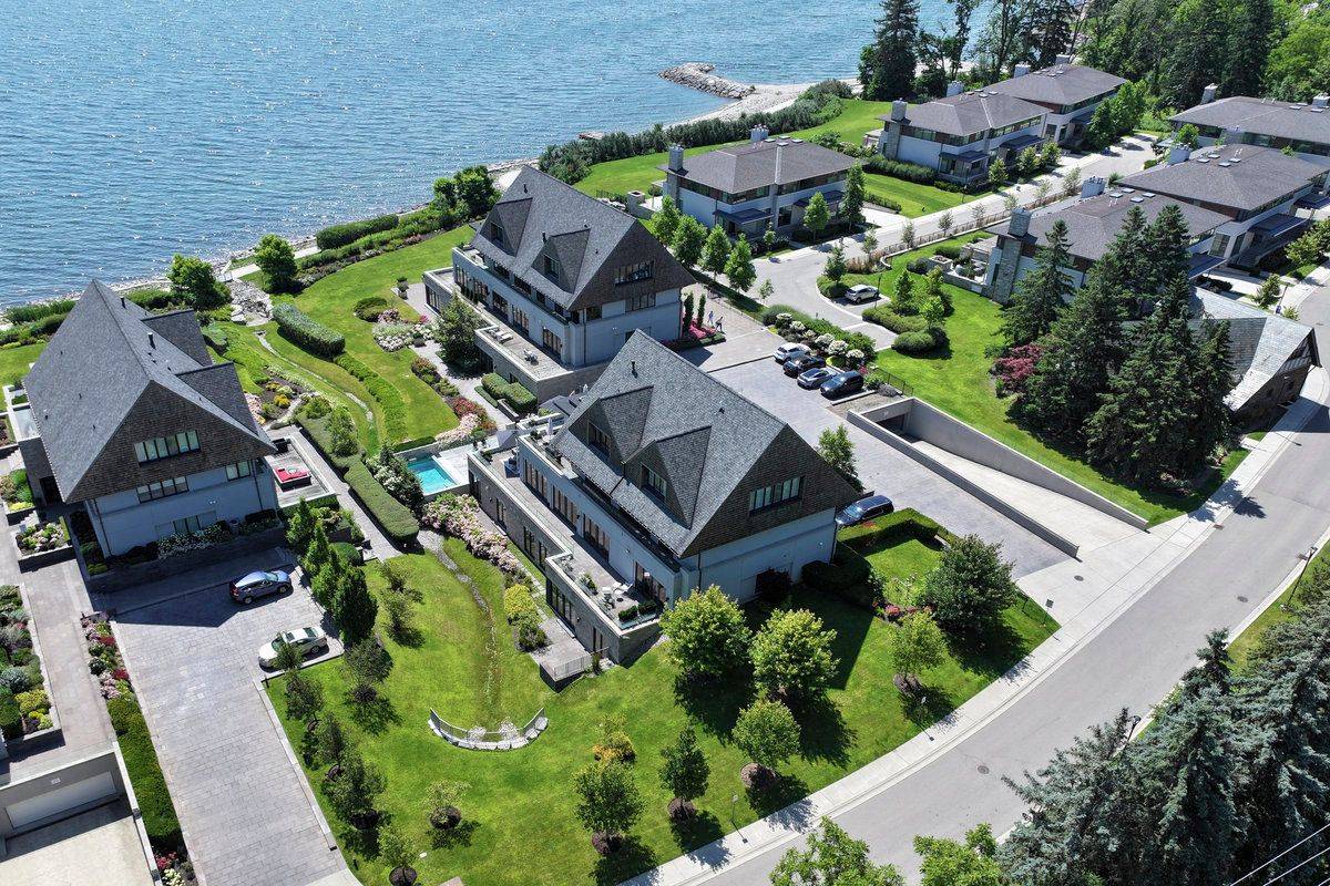 Oakville, ON L6J 0E1,10 Maple Grove DR #26