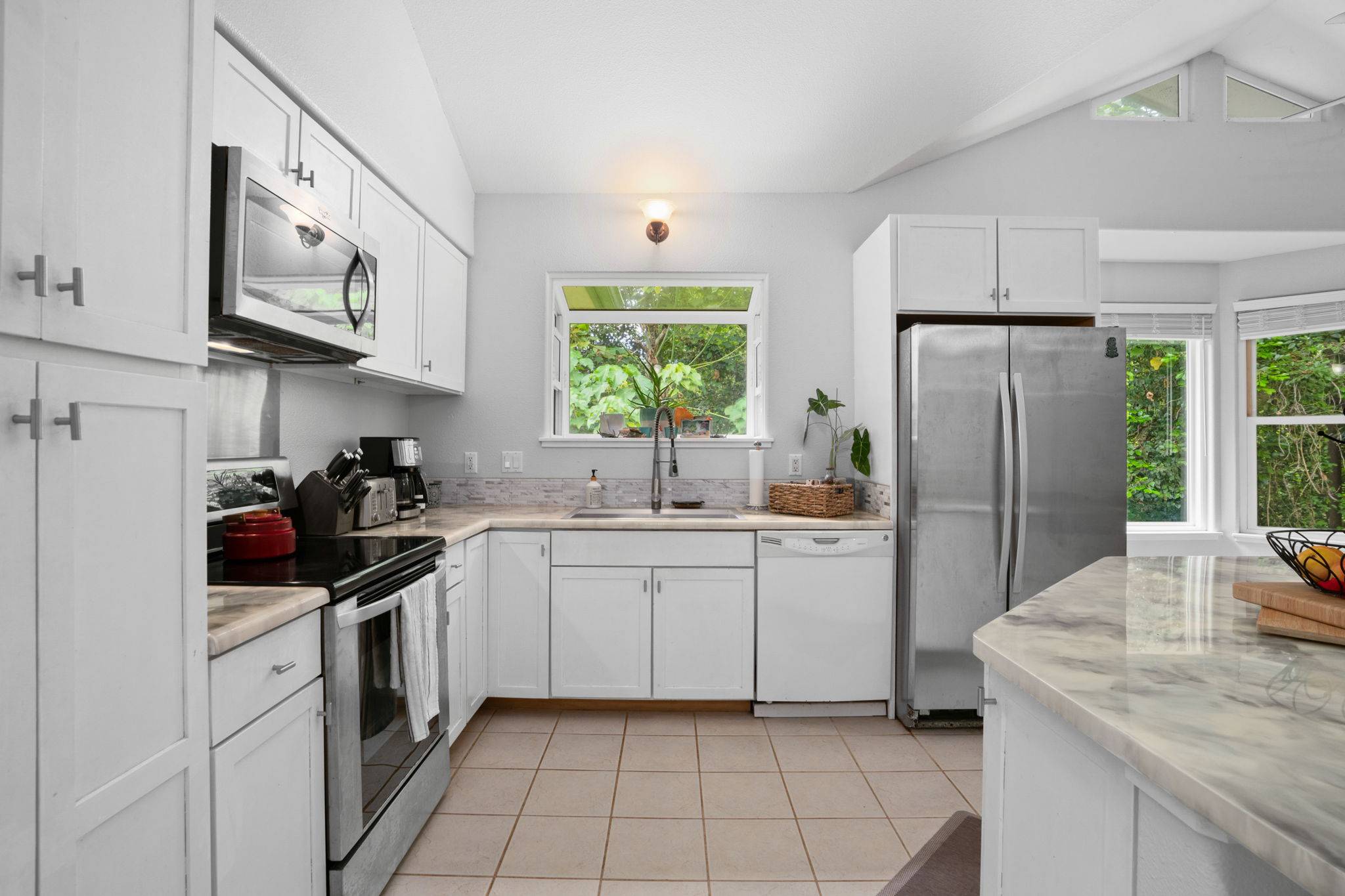 Lihue, HI 96766,2110 KANEKA ST #46