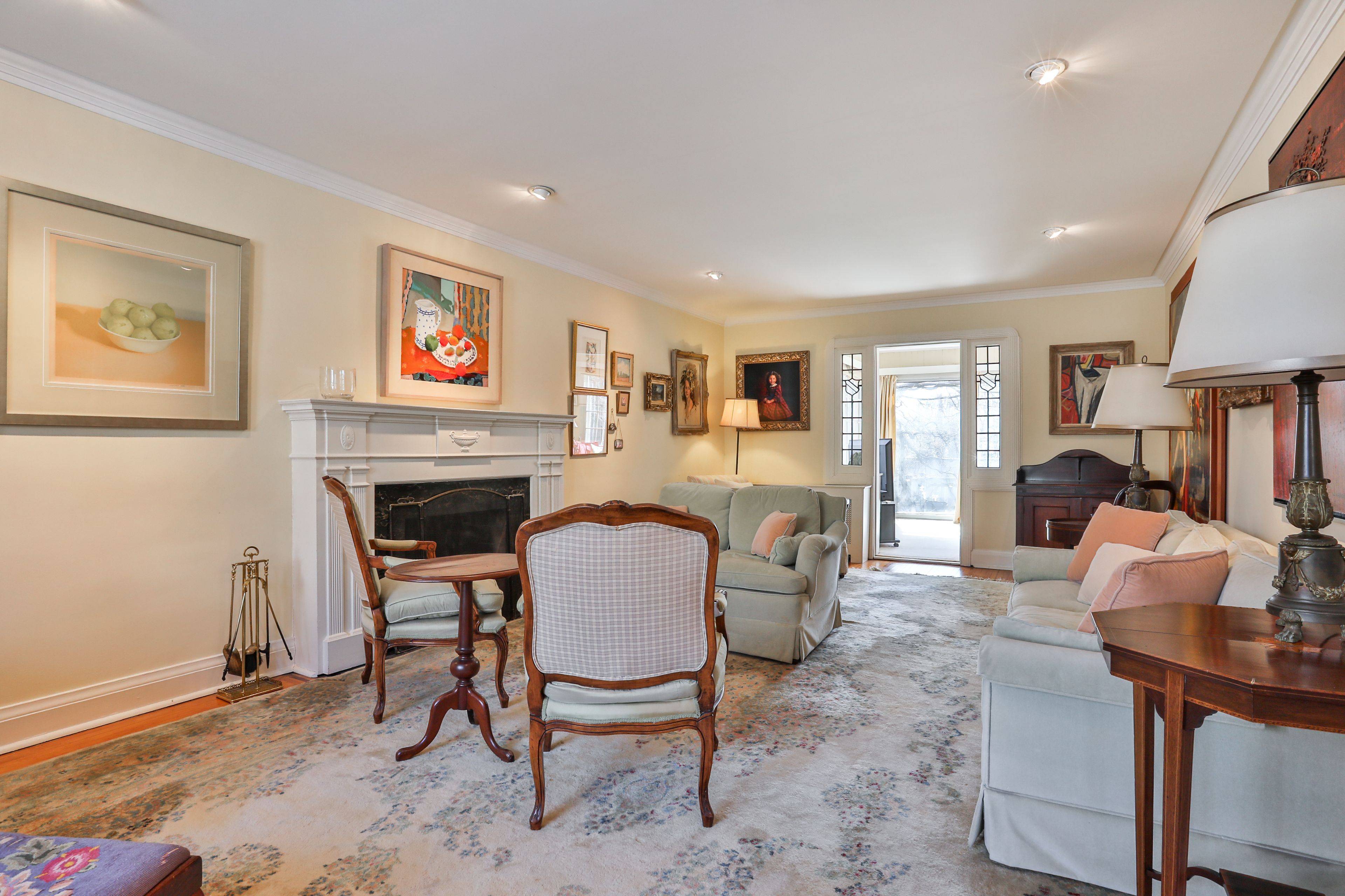 Toronto C03, ON M5P 1E3,87 Tranmer AVE