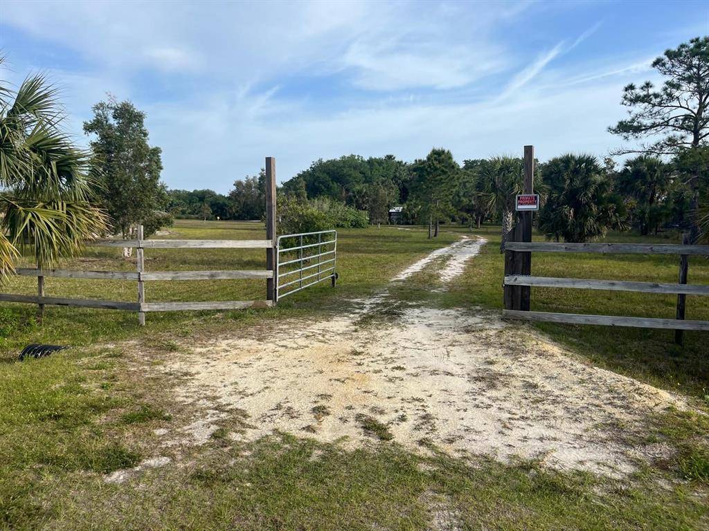Okeechobee, FL 34972,15148 NW 288th St
