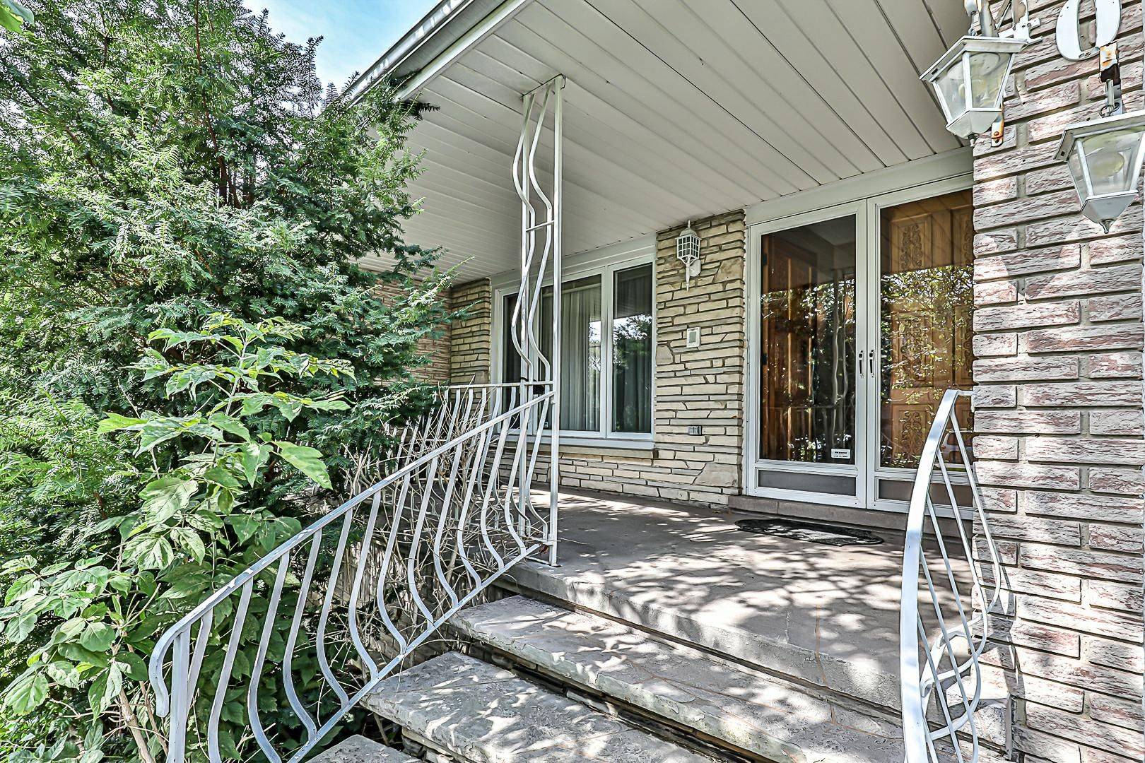 Richmond Hill, ON L4C 3T8,40 Weldrick RD W